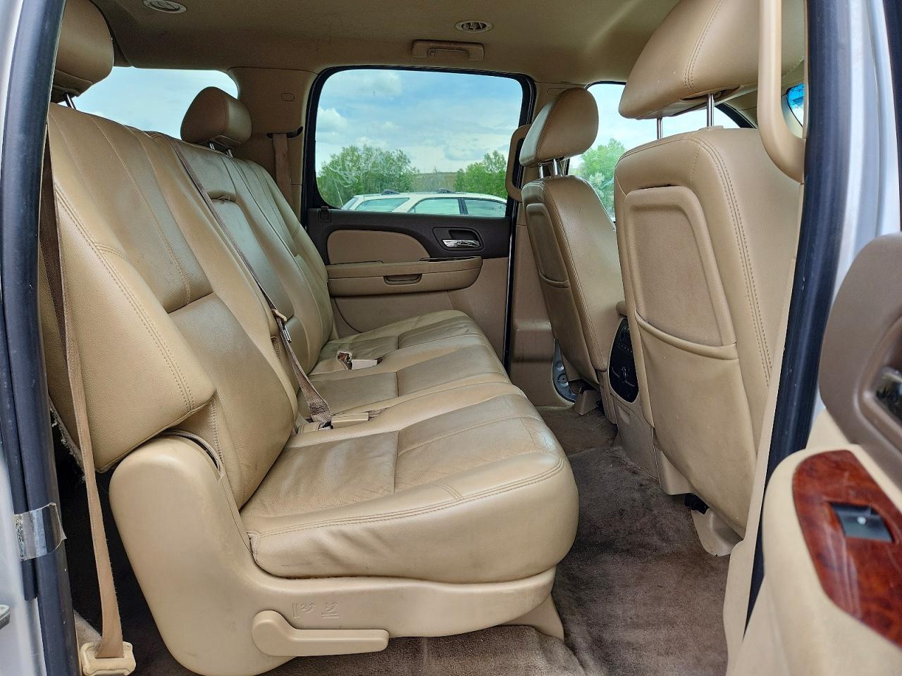 2010 GMC YUKON XL K1500 SLT photo 11