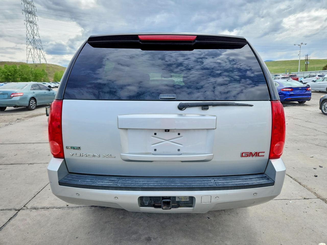 2010 GMC YUKON XL K1500 SLT photo 6