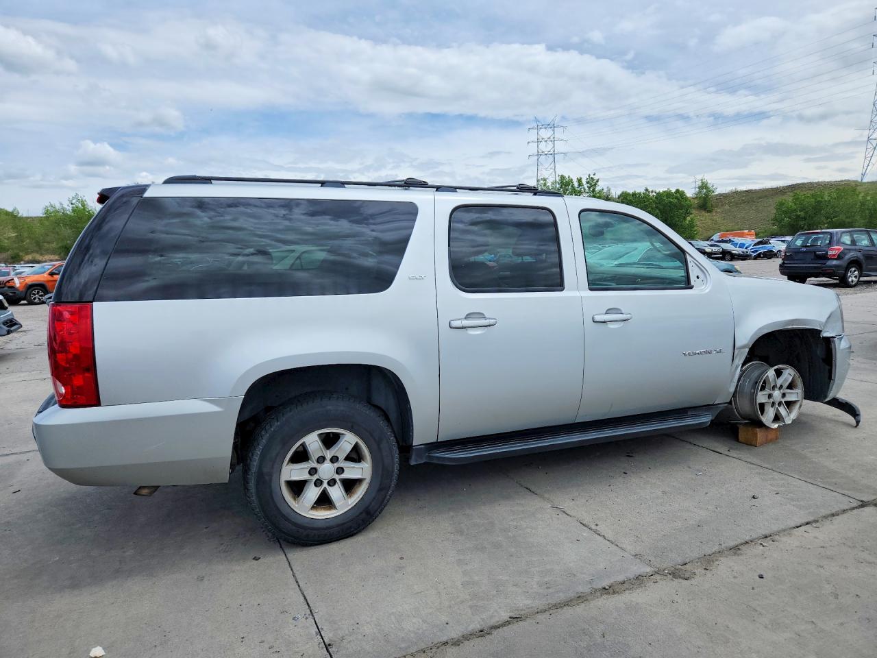 2010 GMC YUKON XL K1500 SLT photo 3