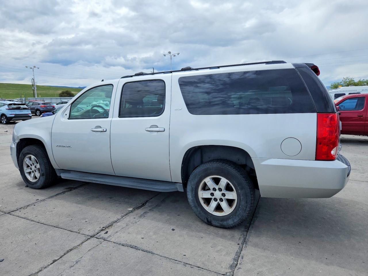 2010 GMC YUKON XL K1500 SLT photo 2