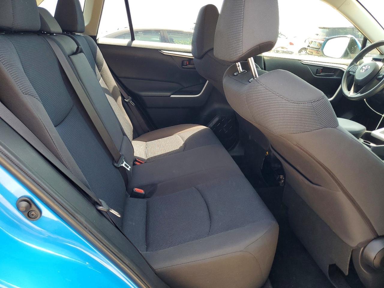 2019 TOYOTA RAV4 LE photo 28