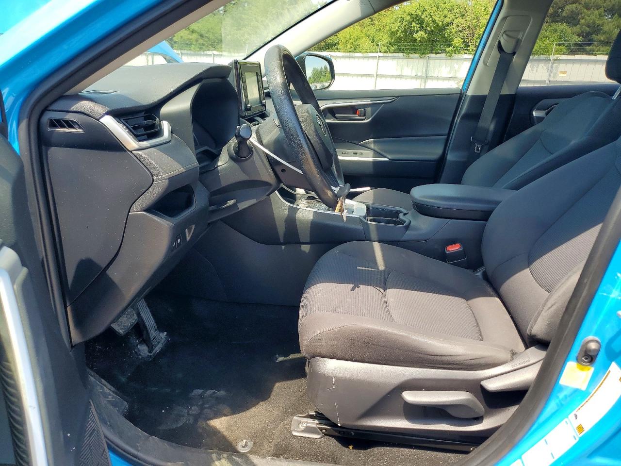 2019 TOYOTA RAV4 LE photo 19