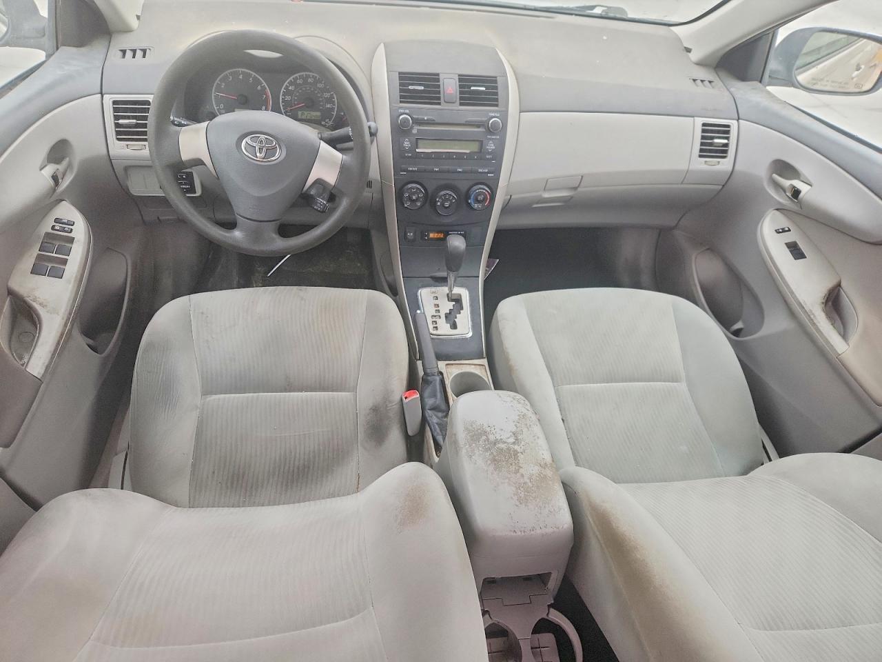 2010 TOYOTA COROLLA LE photo 15