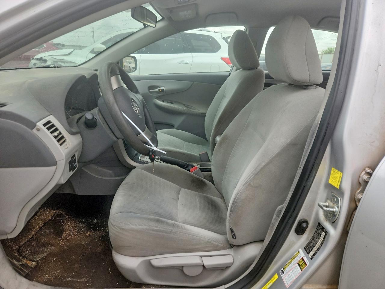 2010 TOYOTA COROLLA LE photo 13