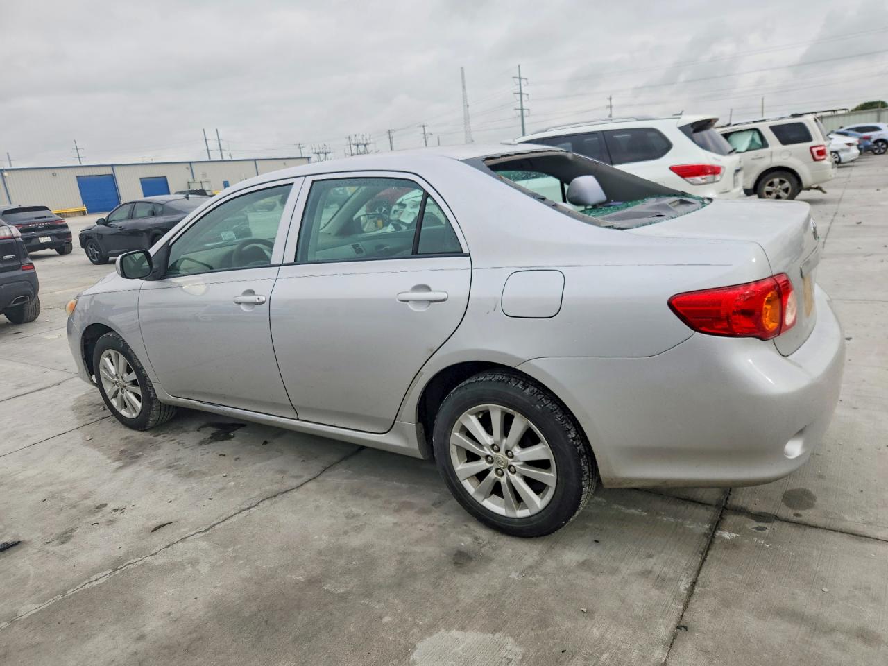 2010 TOYOTA COROLLA LE photo 3