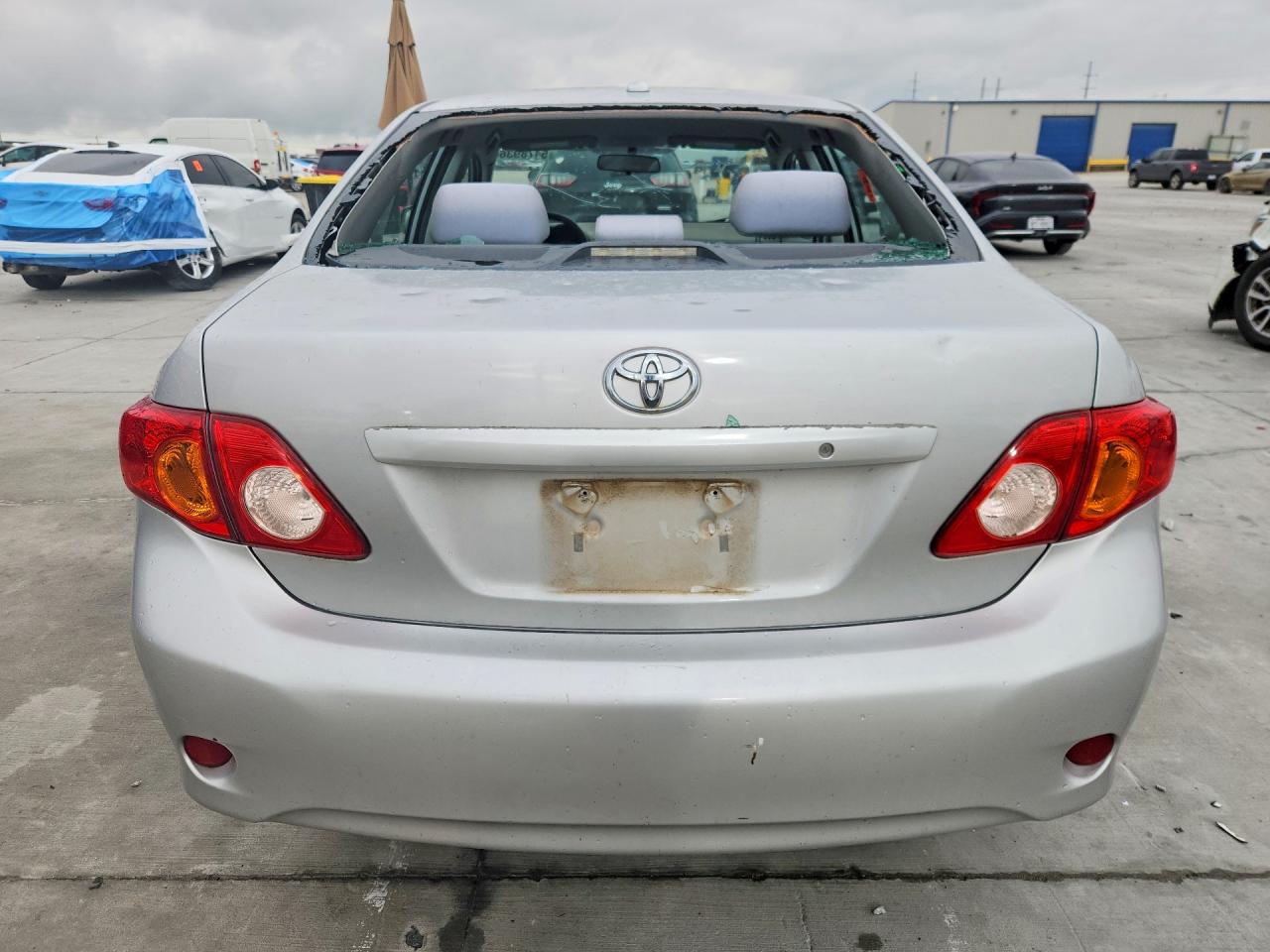 2010 TOYOTA COROLLA LE photo 11