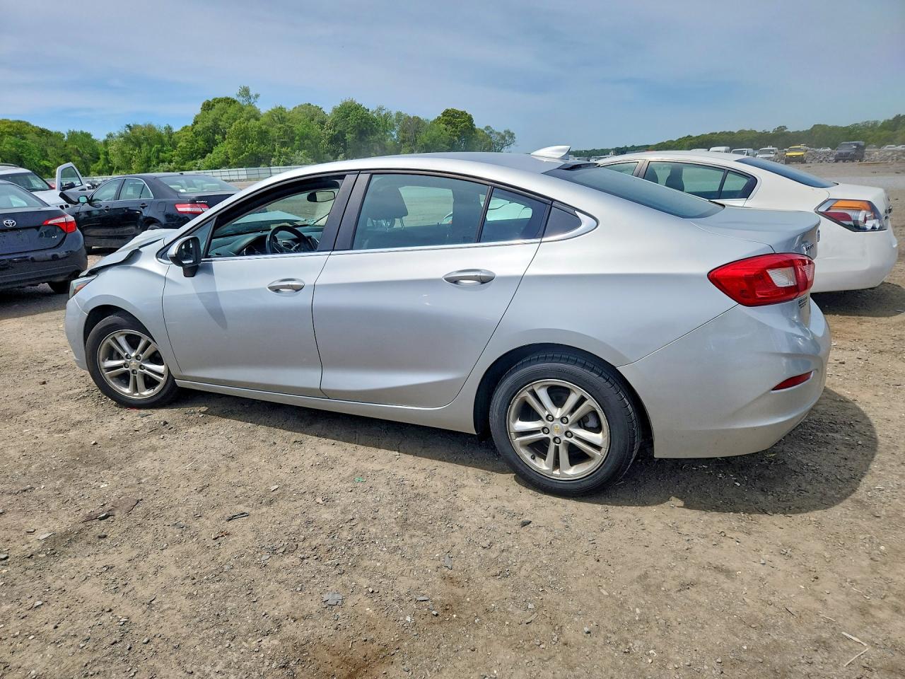 2017 CHEVROLET CRUZE LT photo 3