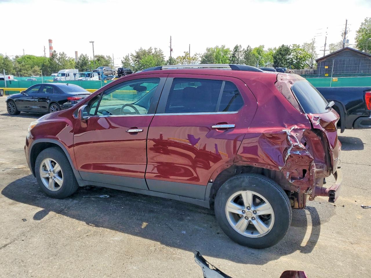 2017 CHEVROLET TRAX 1LT photo 2