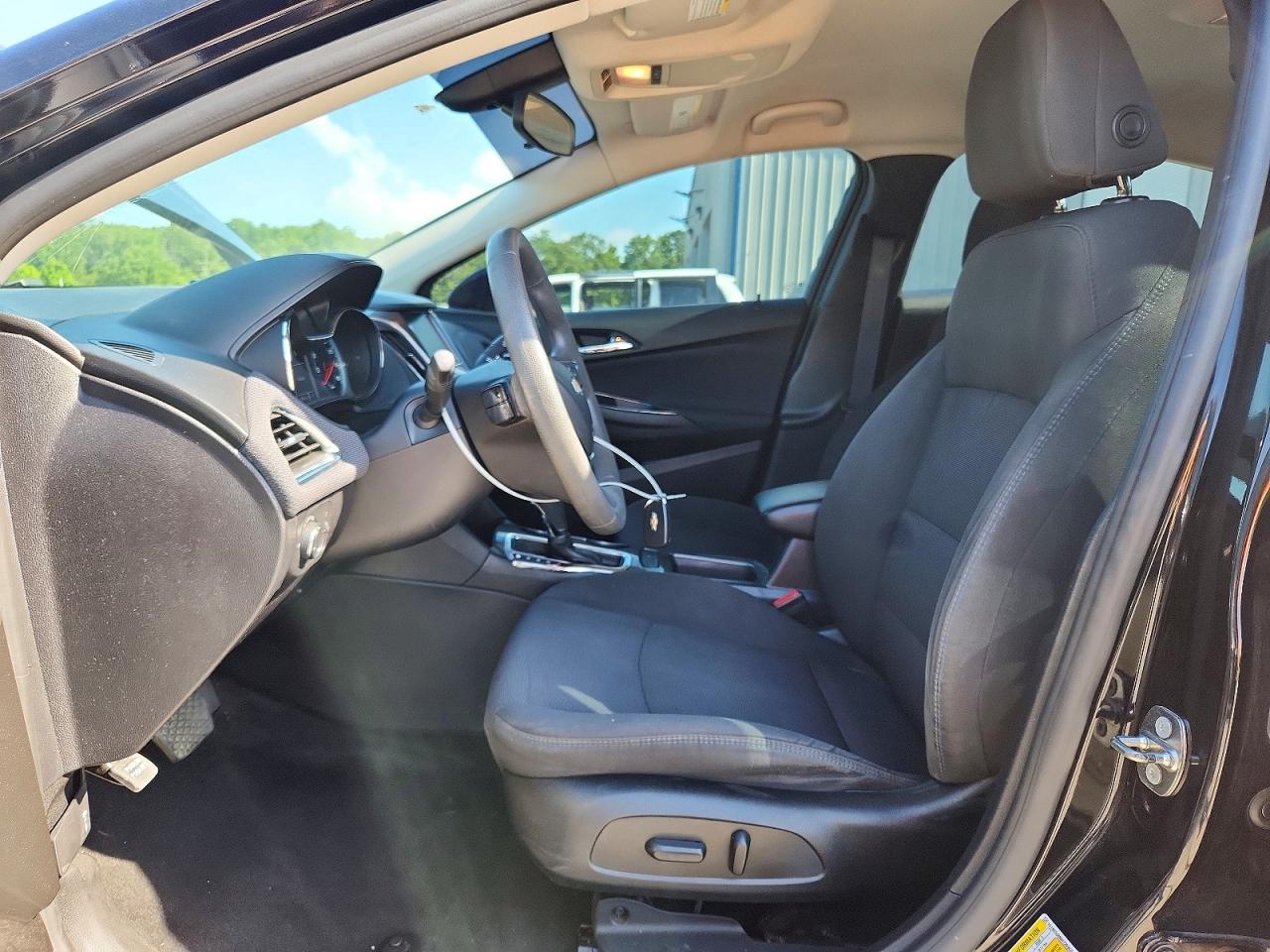 2017 CHEVROLET CRUZE LT photo 13