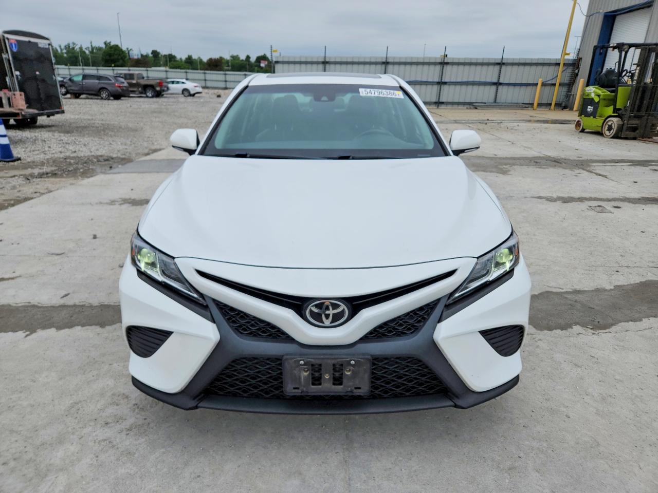 2018 TOYOTA CAMRY SE photo 9
