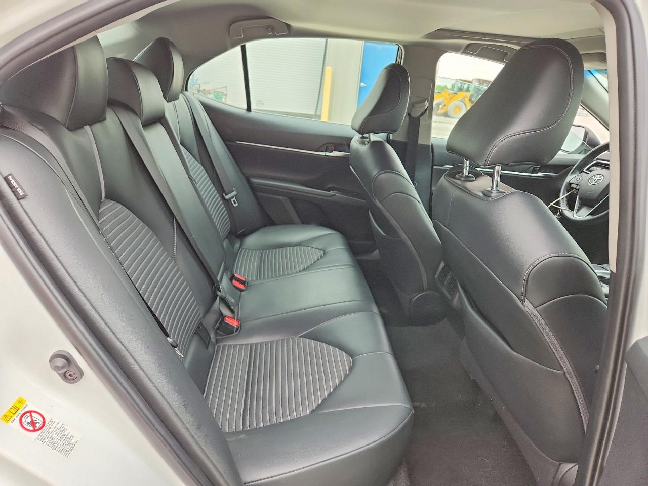 2018 TOYOTA CAMRY SE photo 19