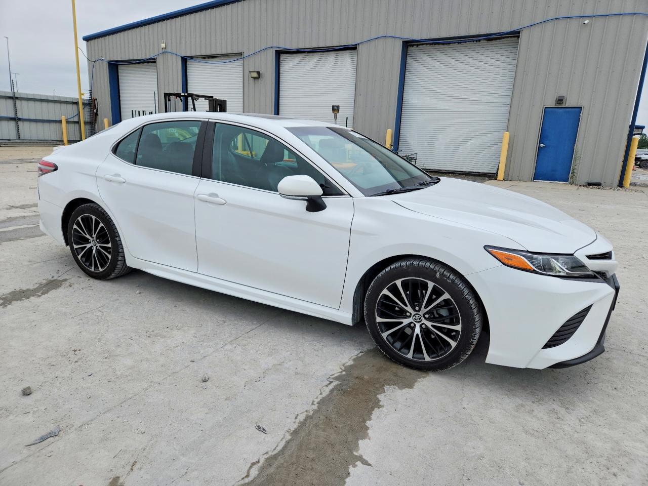 2018 TOYOTA CAMRY SE photo 7