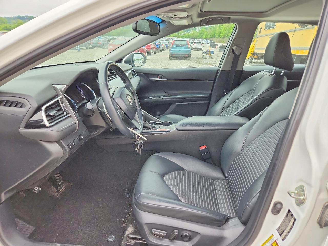 2018 TOYOTA CAMRY SE photo 13