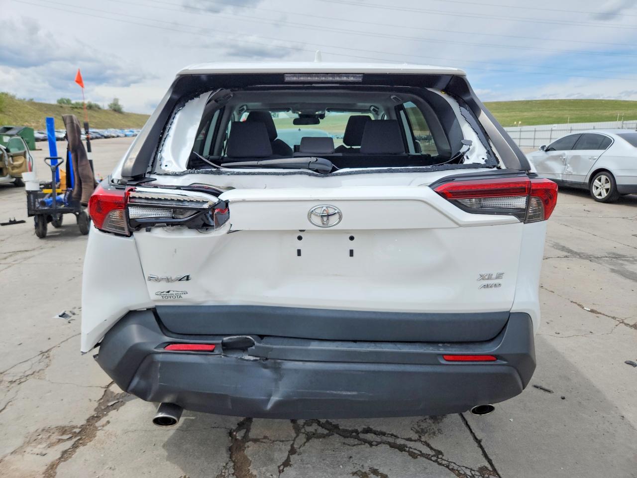 2022 TOYOTA RAV4 XLE photo 16
