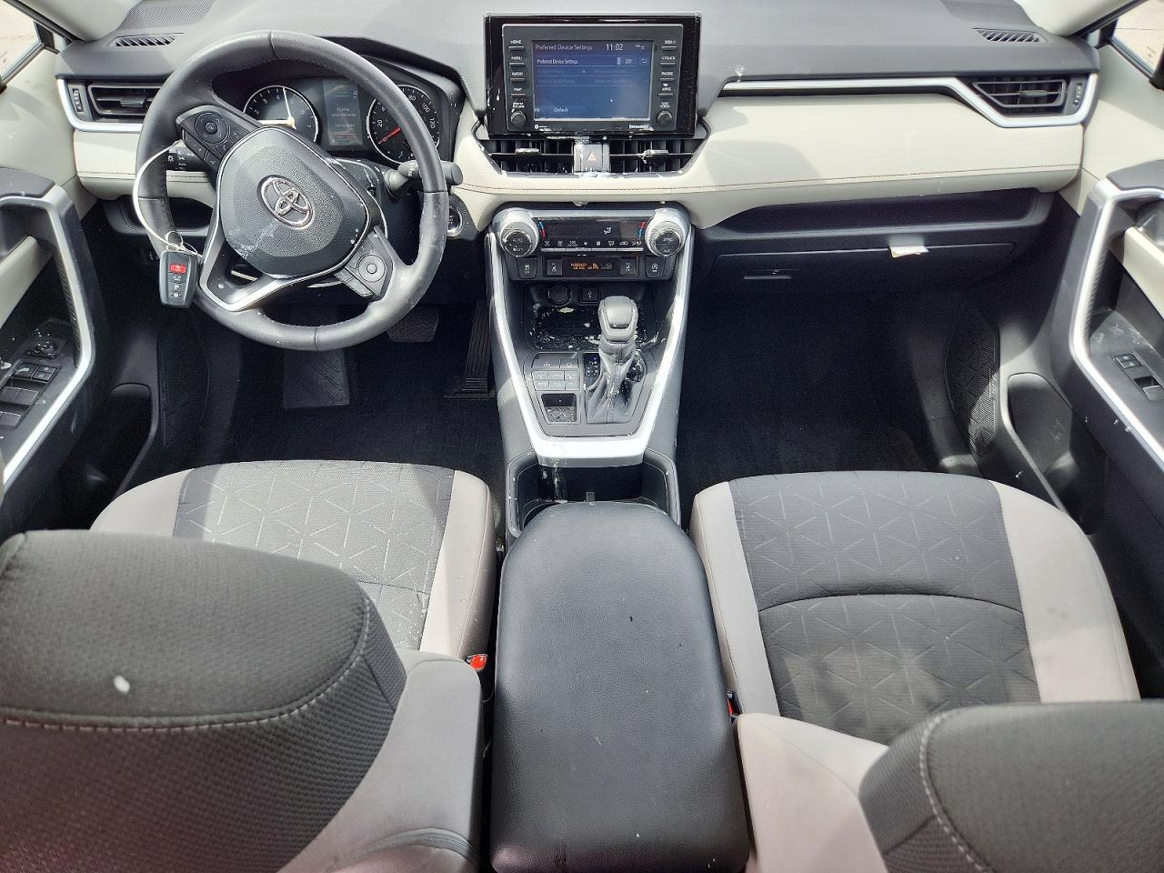 2022 TOYOTA RAV4 XLE photo 22