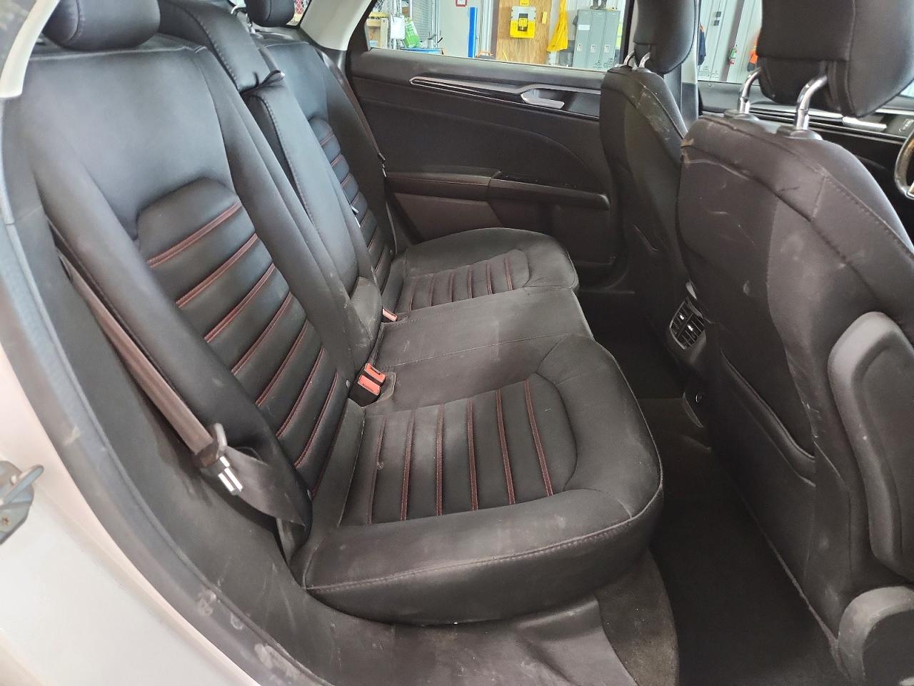 2015 FORD FUSION SE photo 19