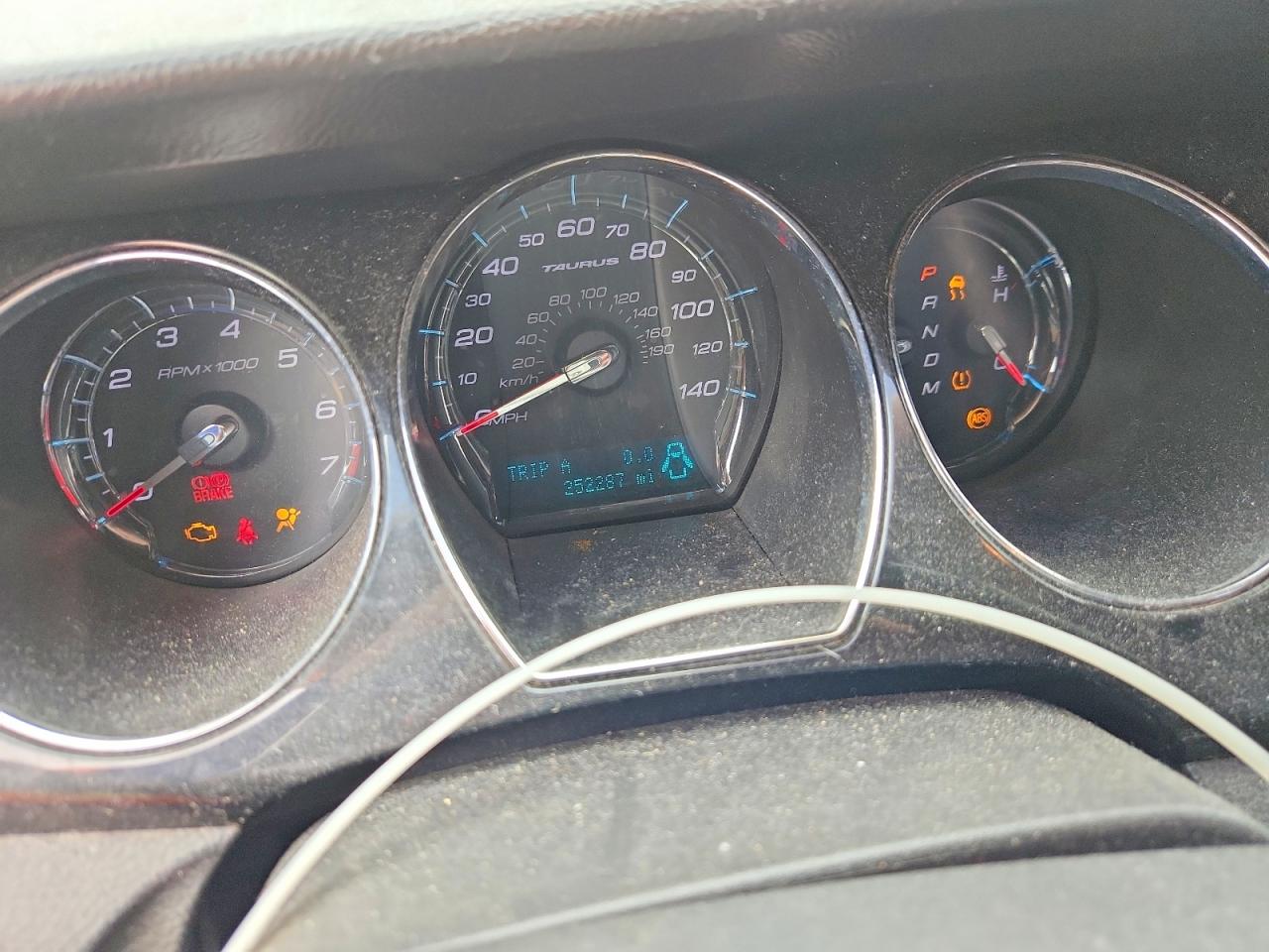 2010 FORD TAURUS LIMITED photo 17