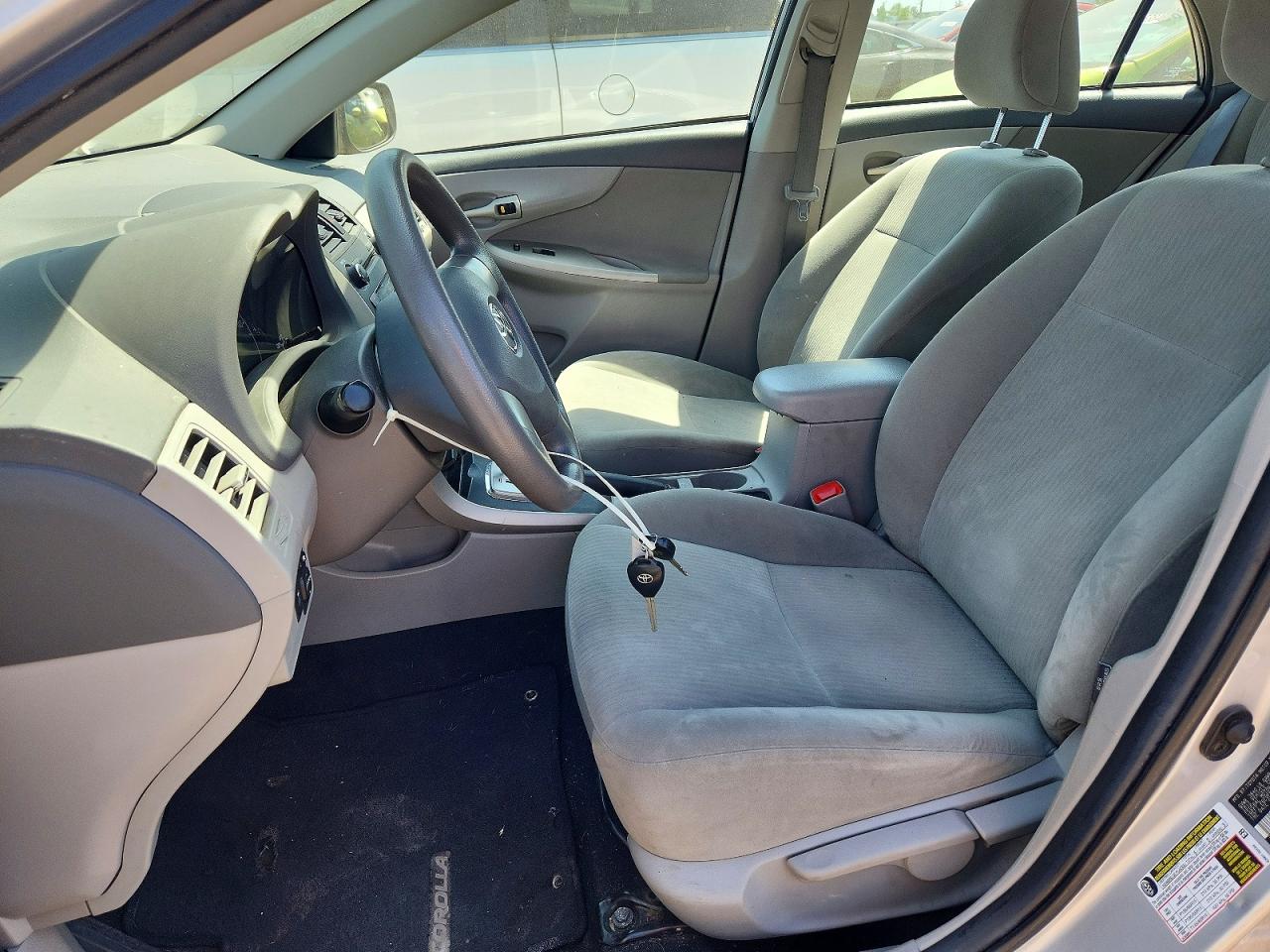 2010 TOYOTA COROLLA LE photo 13