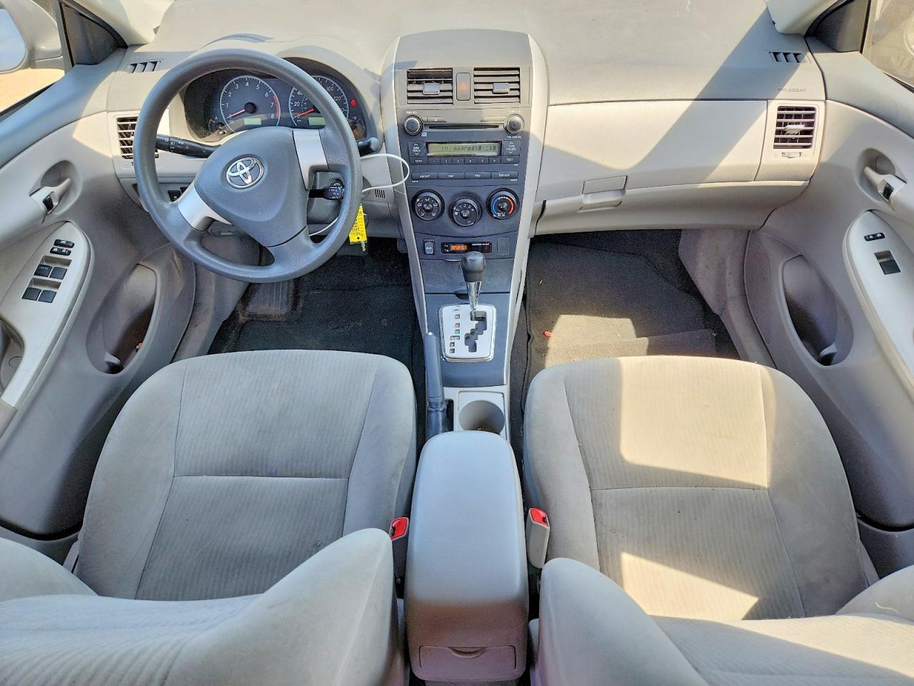 2010 TOYOTA COROLLA LE photo 15