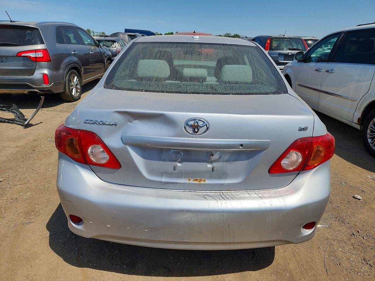 2010 TOYOTA COROLLA LE photo 11