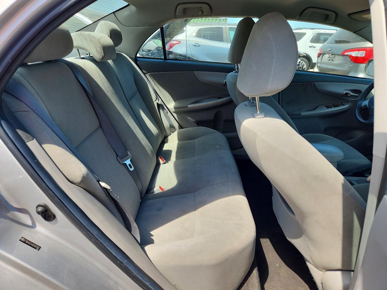 2010 TOYOTA COROLLA LE photo 19