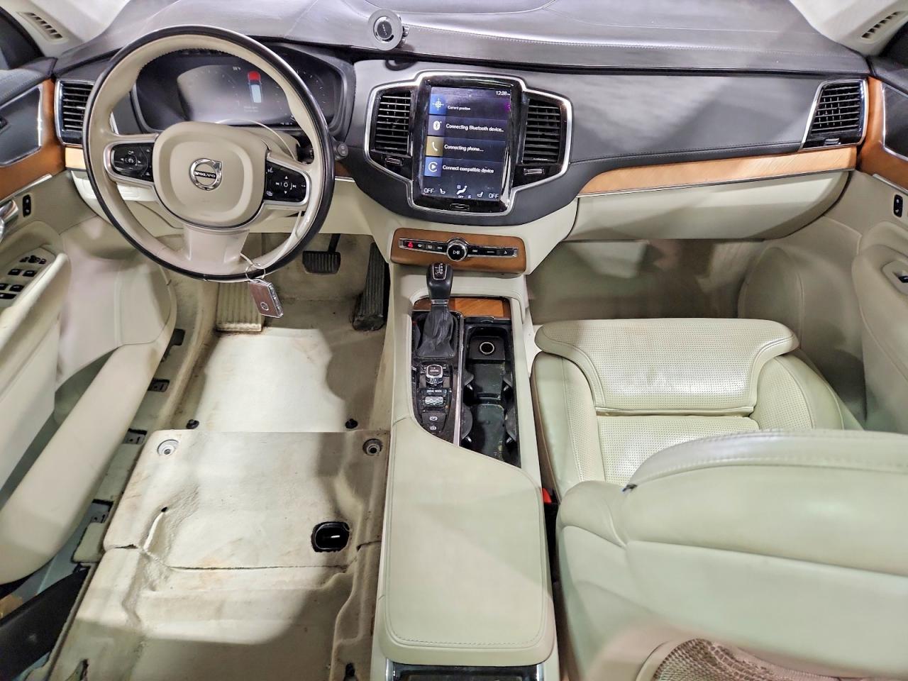 2016 VOLVO XC90 T6 photo 15