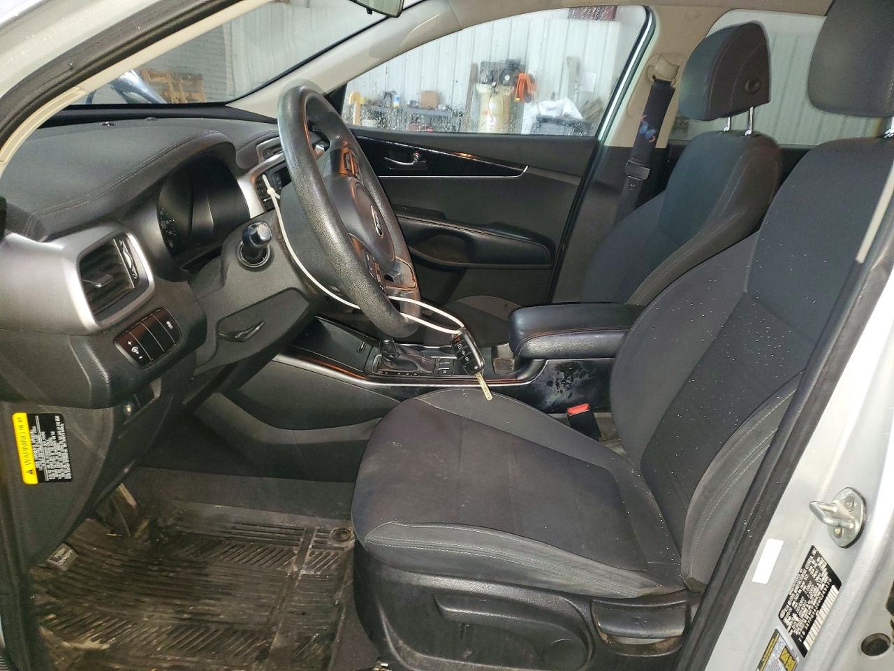 2017 KIA SORENTO L photo 19