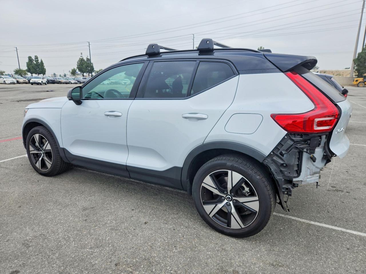 2021 VOLVO XC40 RECHARGE photo 3