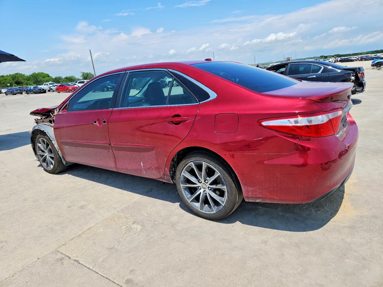 2015 TOYOTA CAMRY XSE photo 3