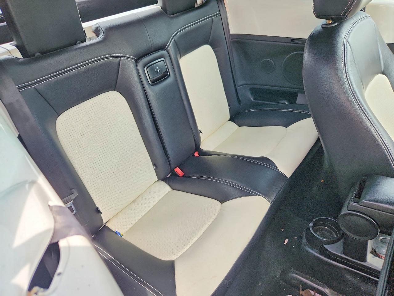 2009 VOLKSWAGEN NEW BEETLE S photo 28