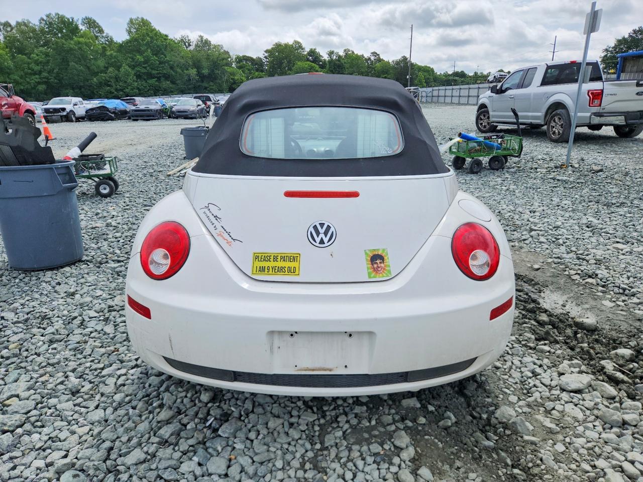 2009 VOLKSWAGEN NEW BEETLE S photo 16