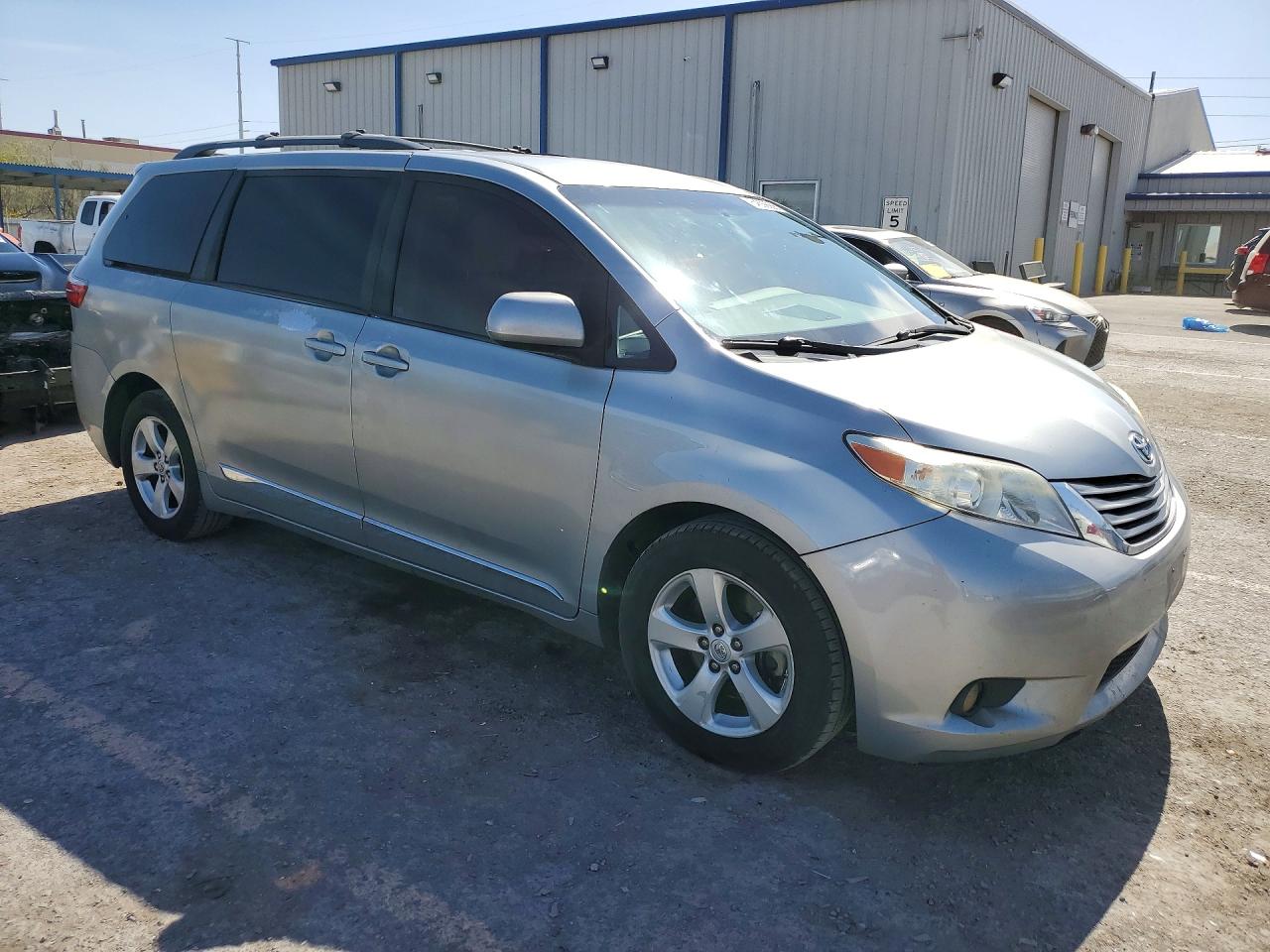2015 TOYOTA SIENNA LE photo 7
