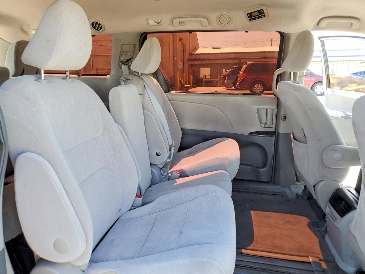 2015 TOYOTA SIENNA LE photo 21