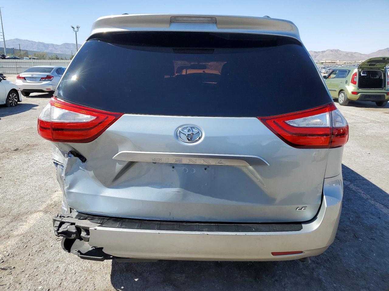 2015 TOYOTA SIENNA LE photo 11
