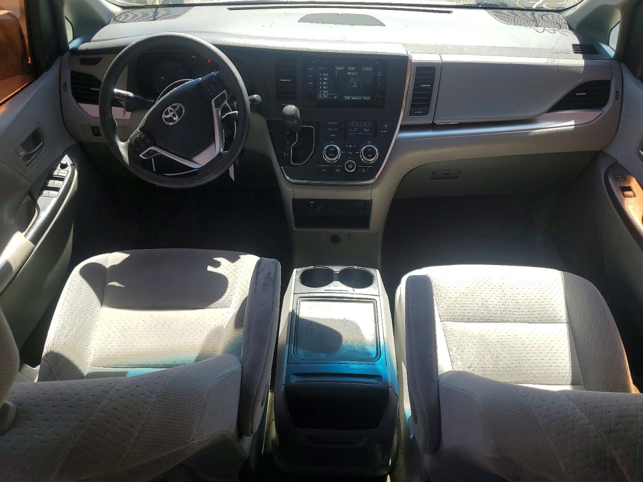 2015 TOYOTA SIENNA LE photo 15