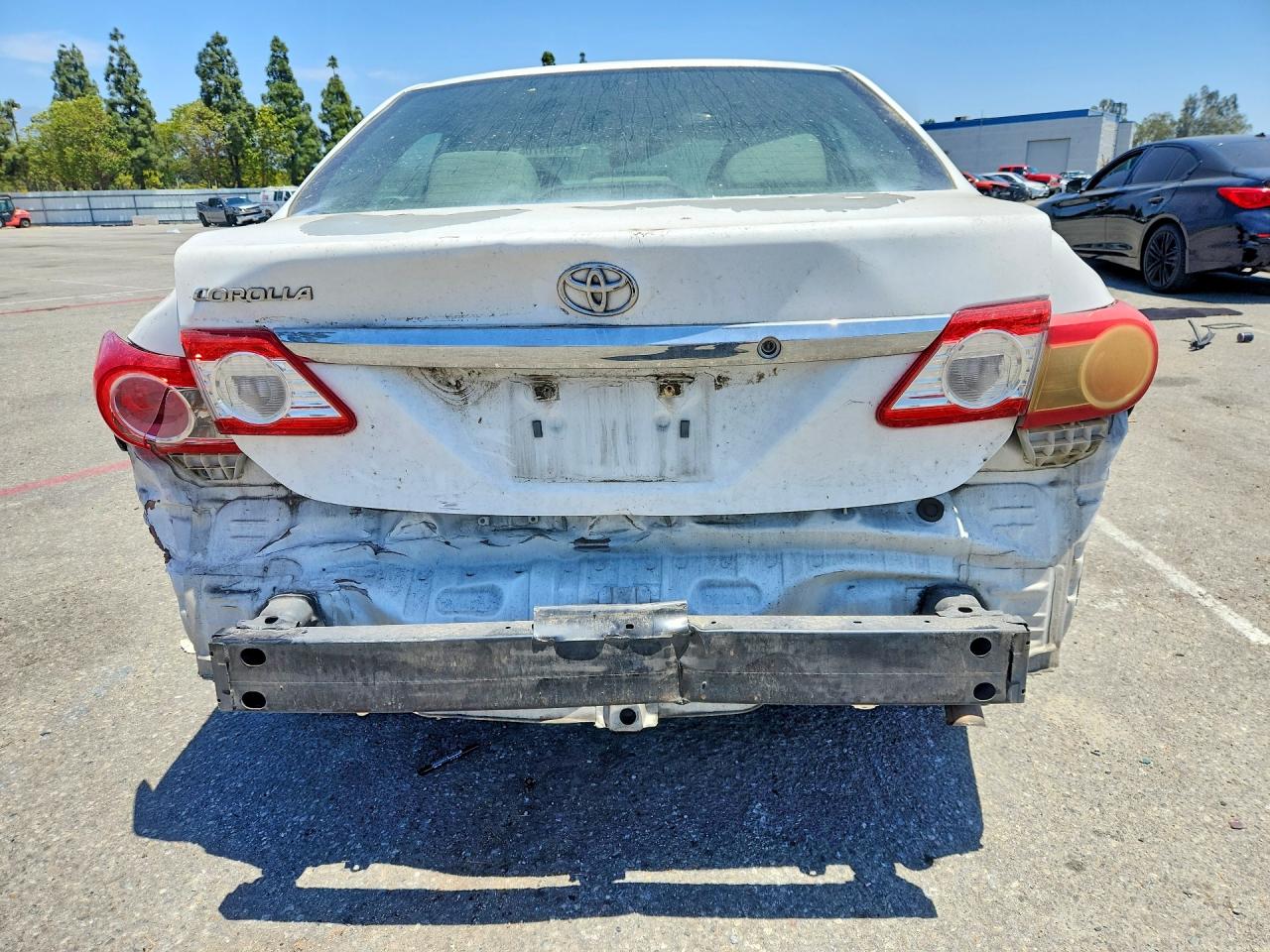 2013 TOYOTA COROLLA photo 11