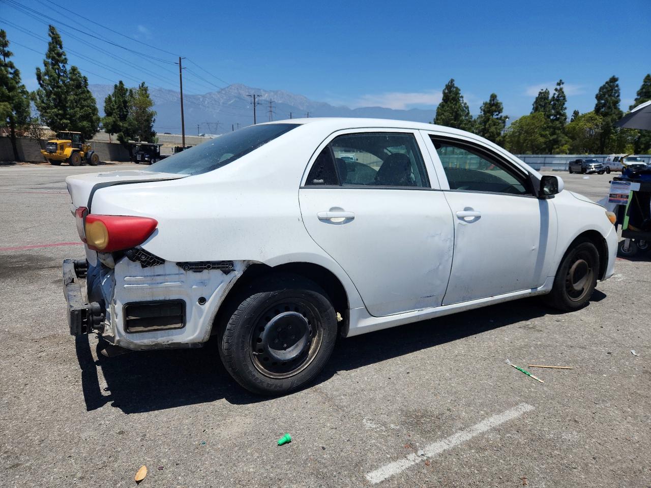 2013 TOYOTA COROLLA photo 5