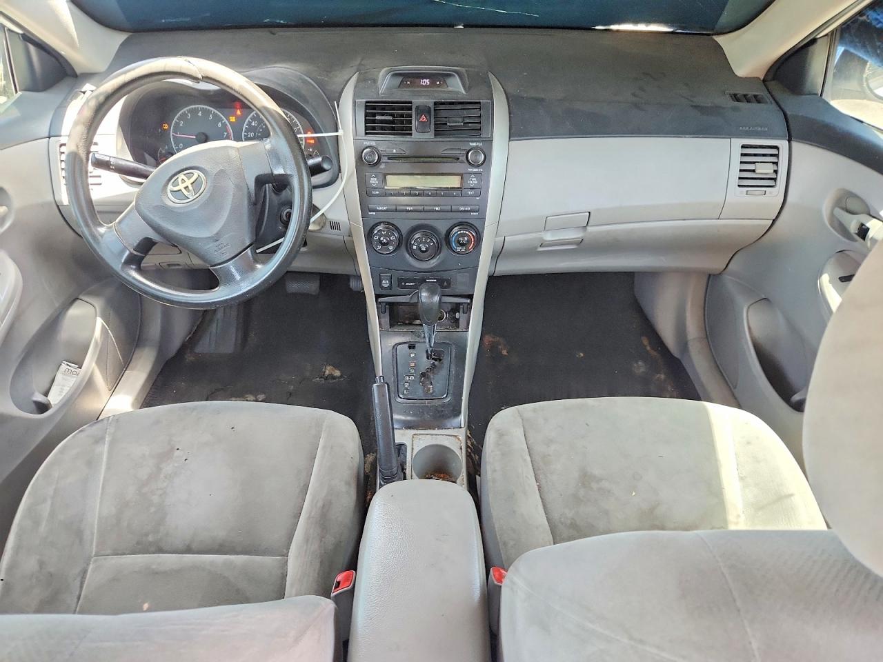 2013 TOYOTA COROLLA photo 15