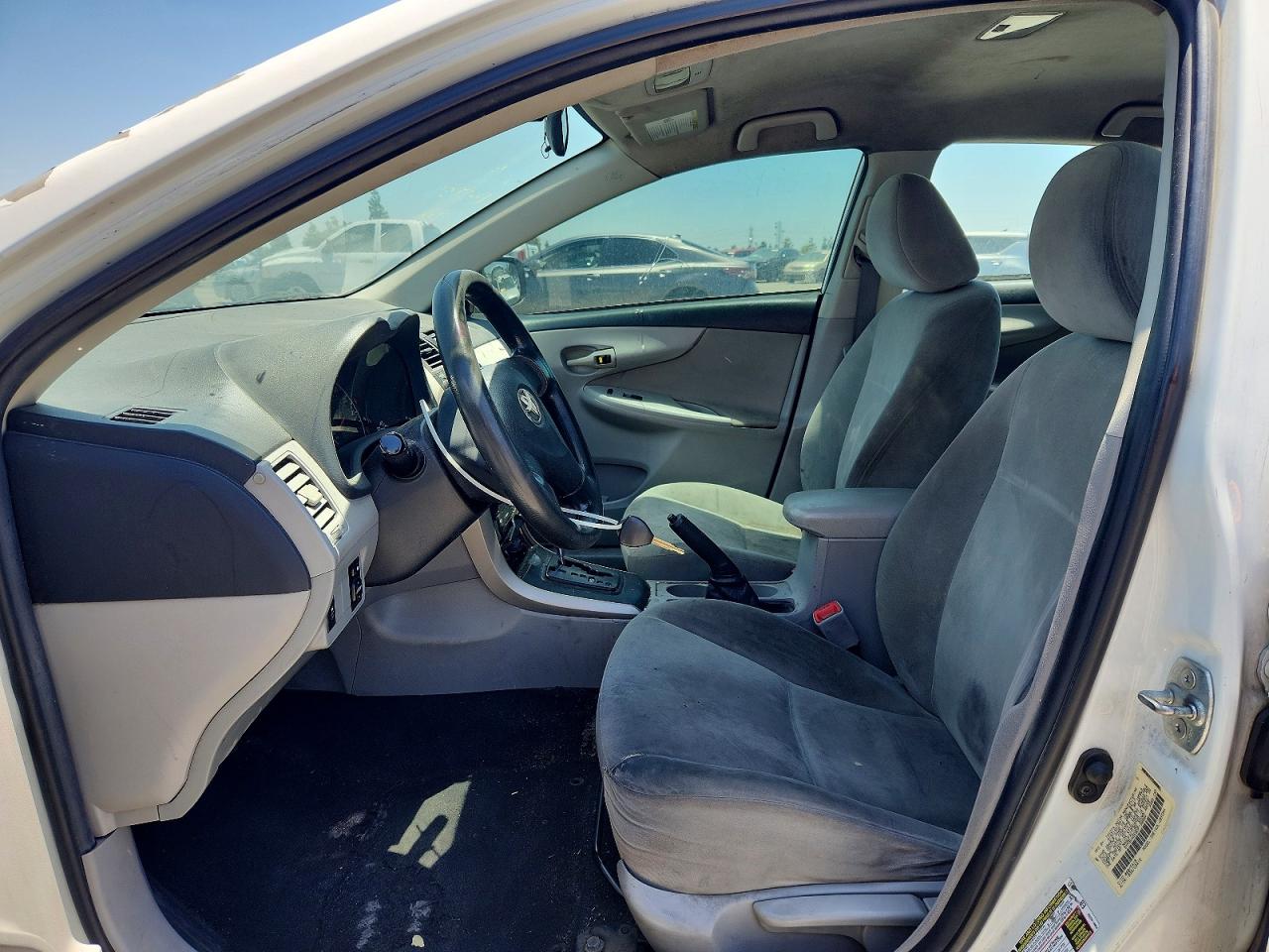 2013 TOYOTA COROLLA photo 13