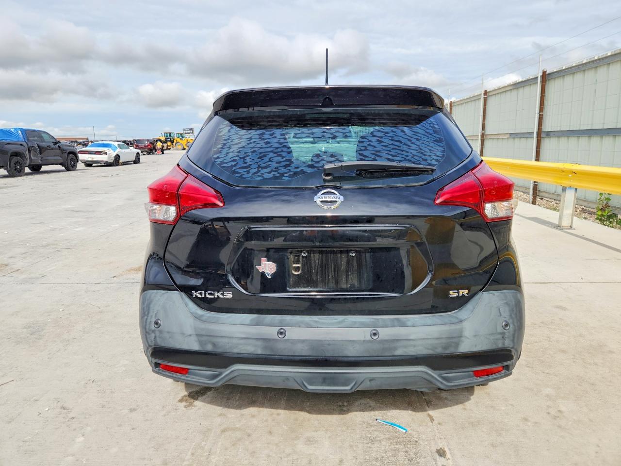 2020 NISSAN KICKS SR photo 16