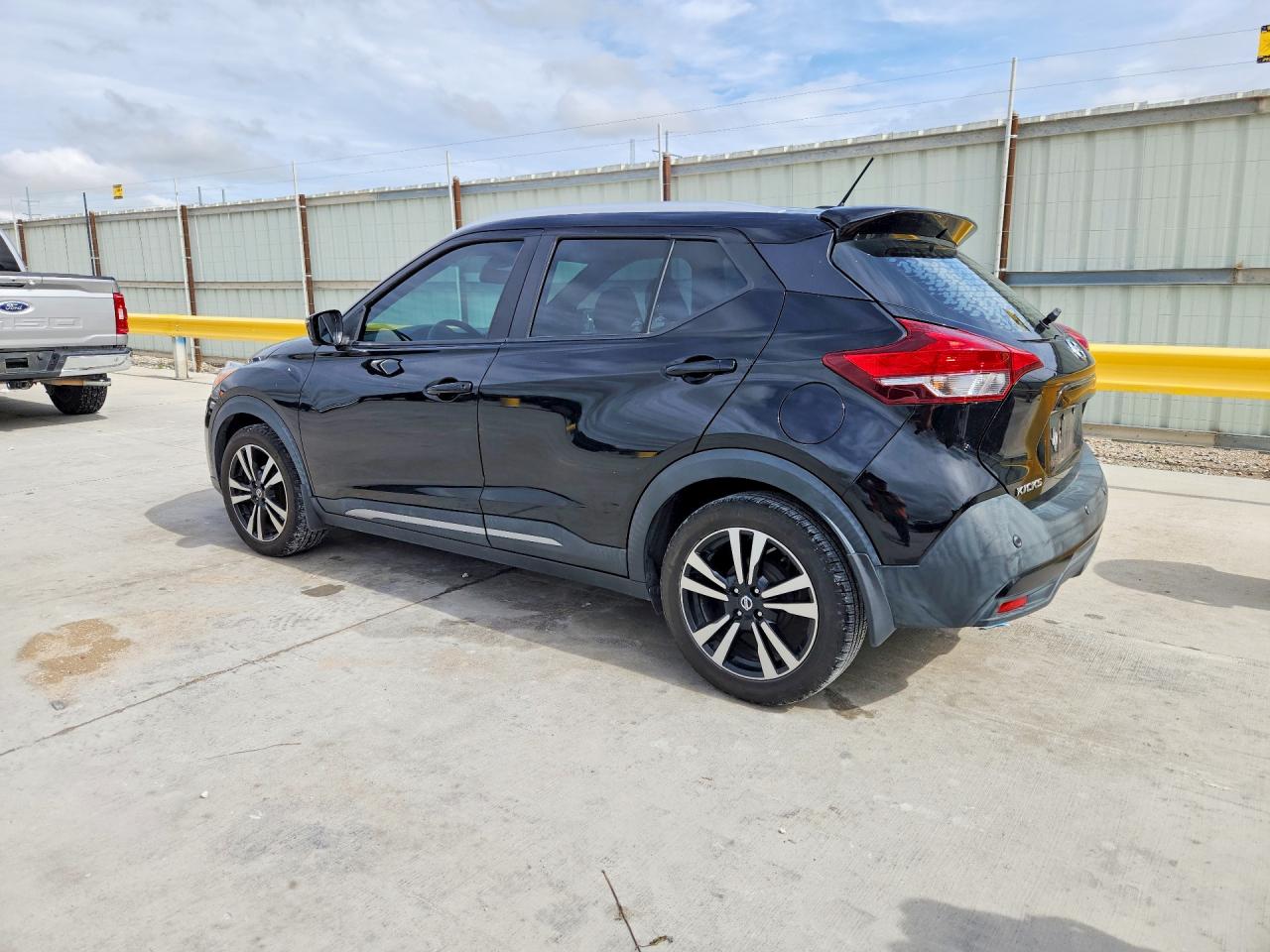 2020 NISSAN KICKS SR photo 4