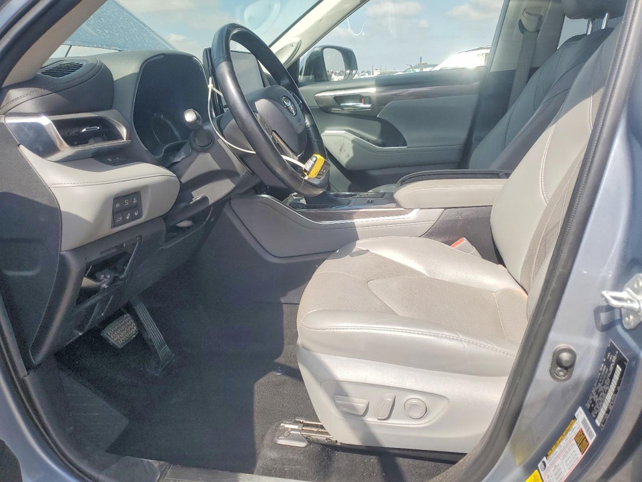 2020 TOYOTA HIGHLANDER HYBRID PLATINUM photo 19