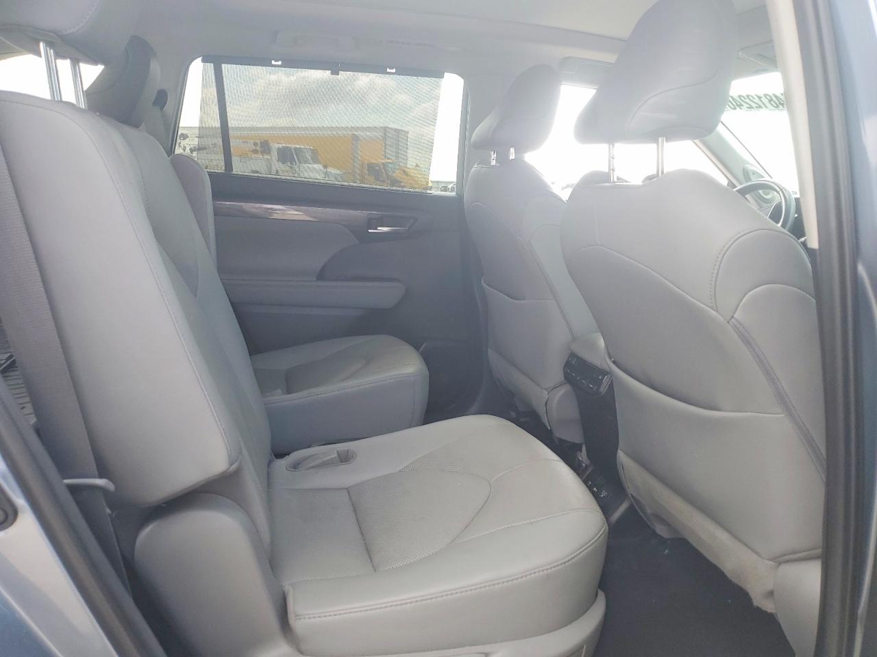 2020 TOYOTA HIGHLANDER HYBRID PLATINUM photo 31