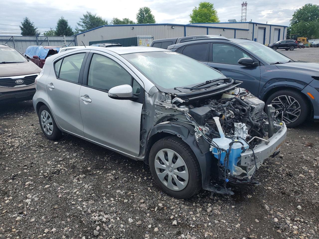 2014 TOYOTA PRIUS C TWO photo 10
