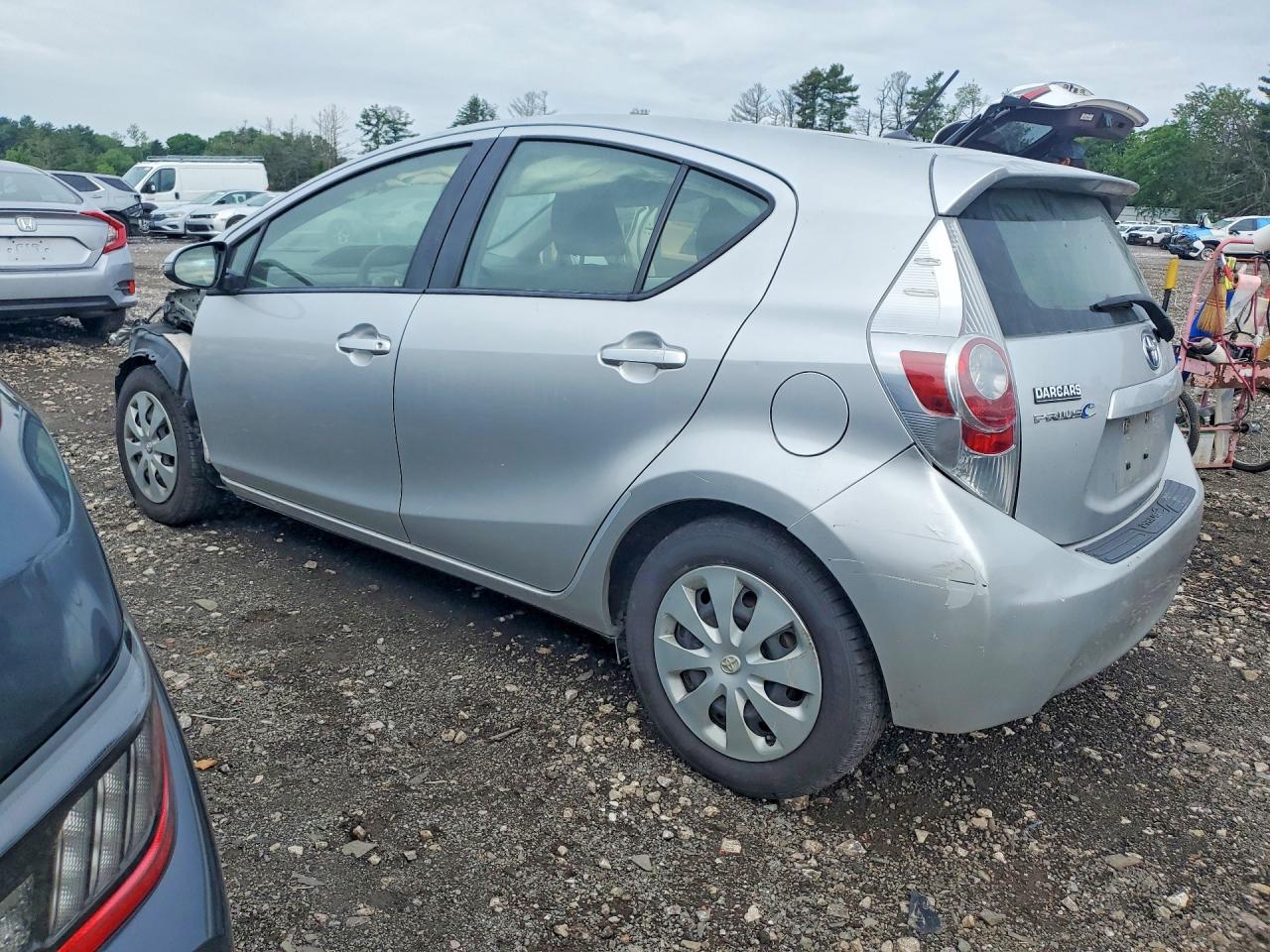 2014 TOYOTA PRIUS C TWO photo 4
