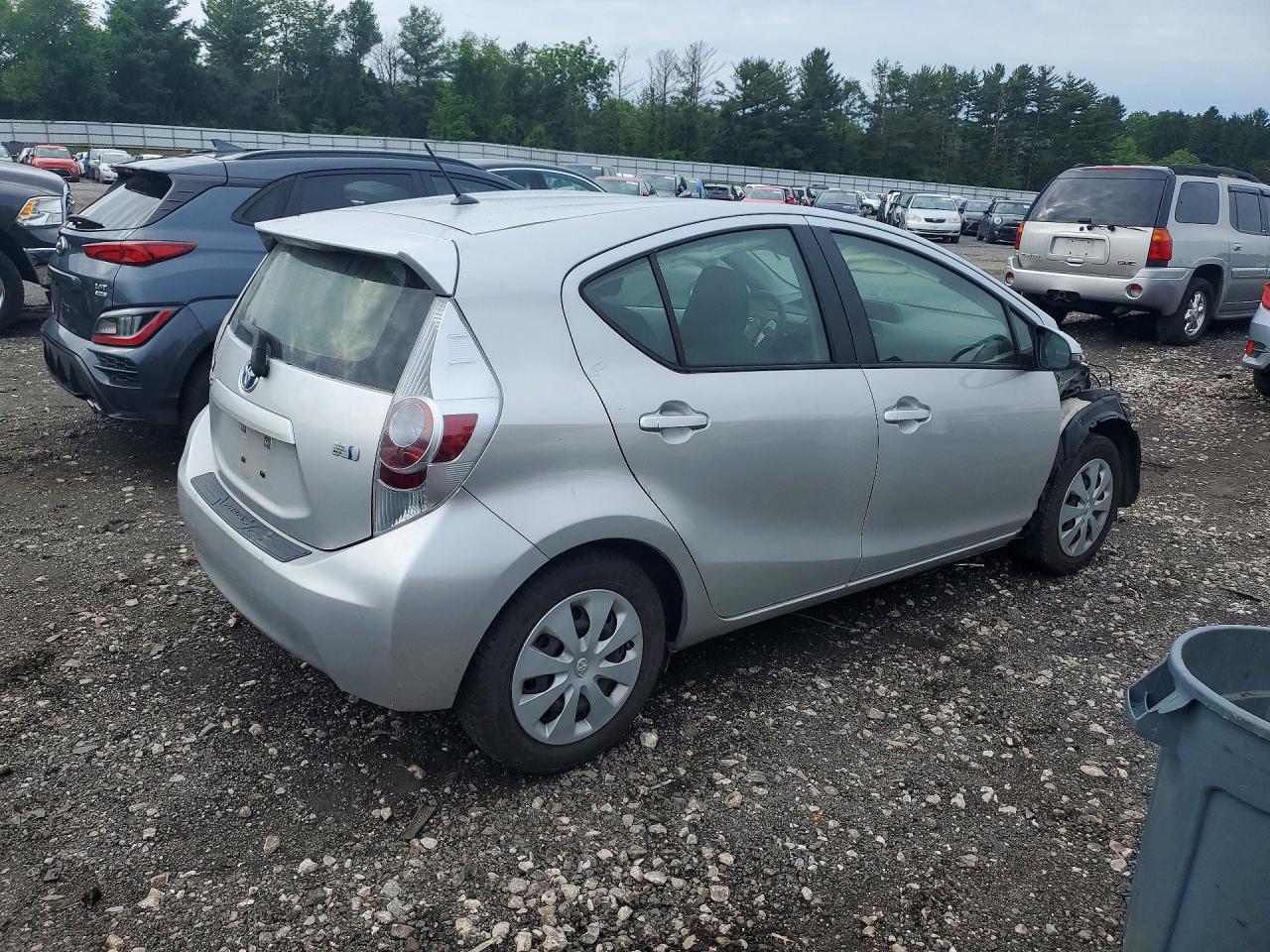 2014 TOYOTA PRIUS C TWO photo 7