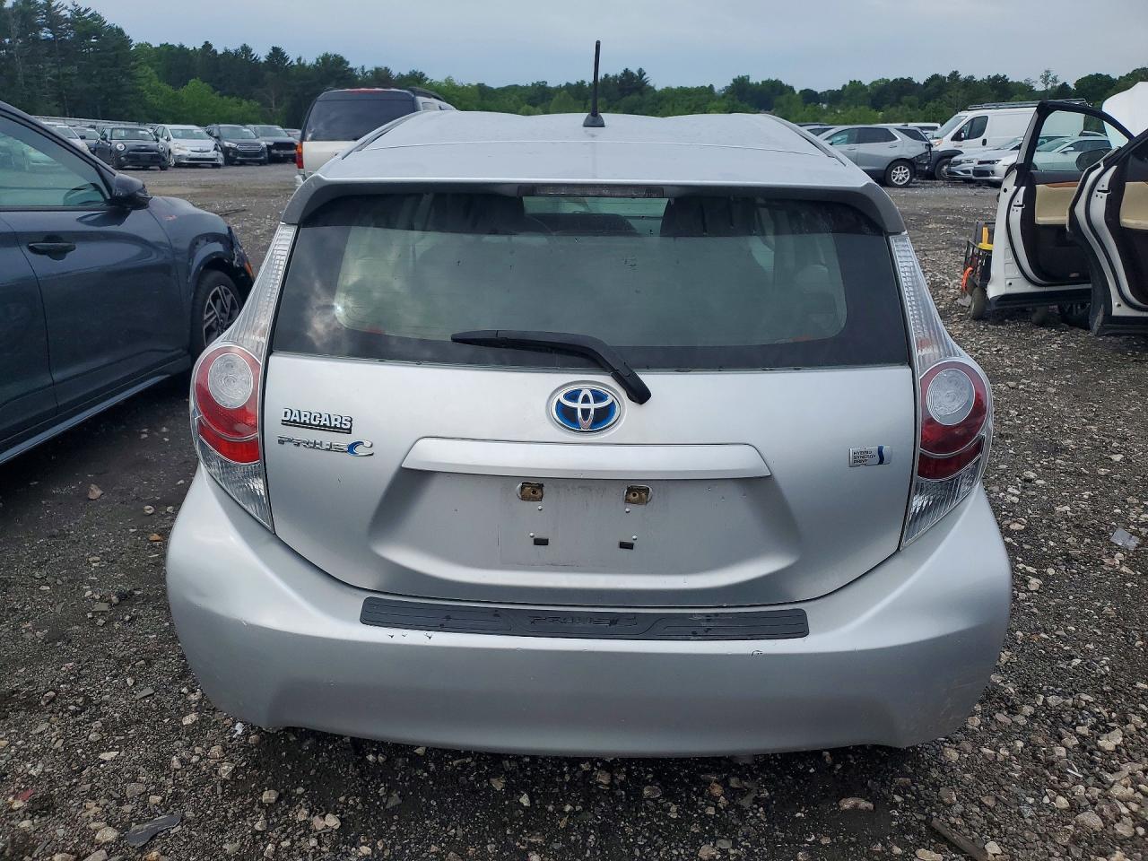 2014 TOYOTA PRIUS C TWO photo 16