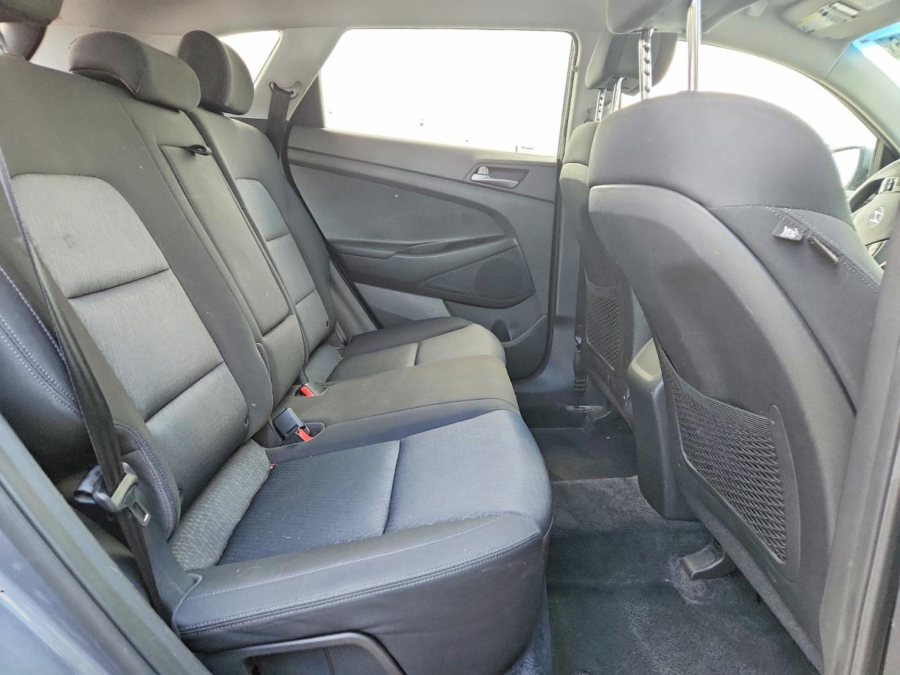 2017 HYUNDAI TUCSON SE photo 31
