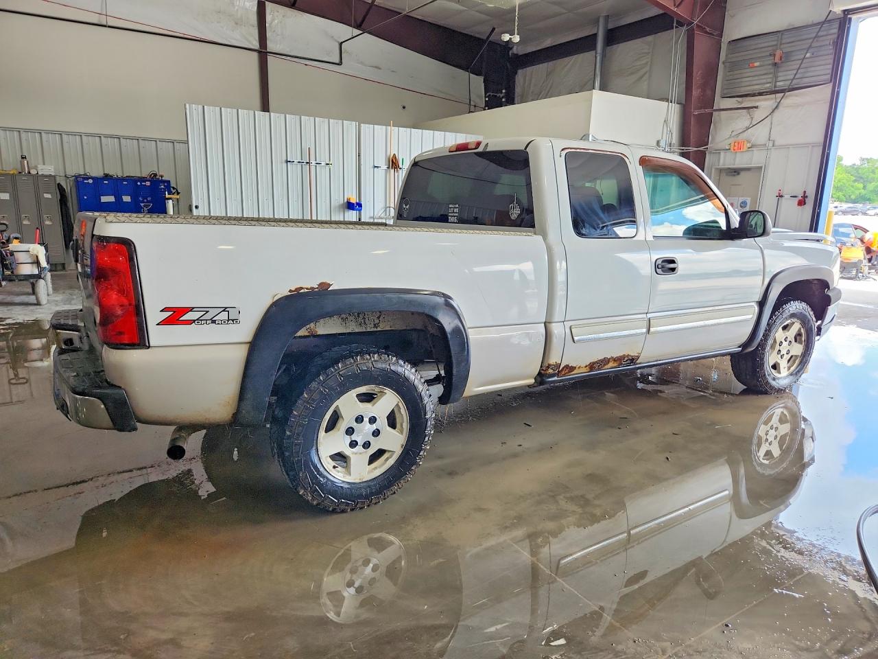 2005 CHEVROLET SILVERADO K1500 photo 7