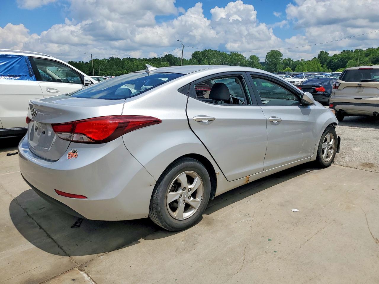 2015 HYUNDAI ELANTRA photo 5